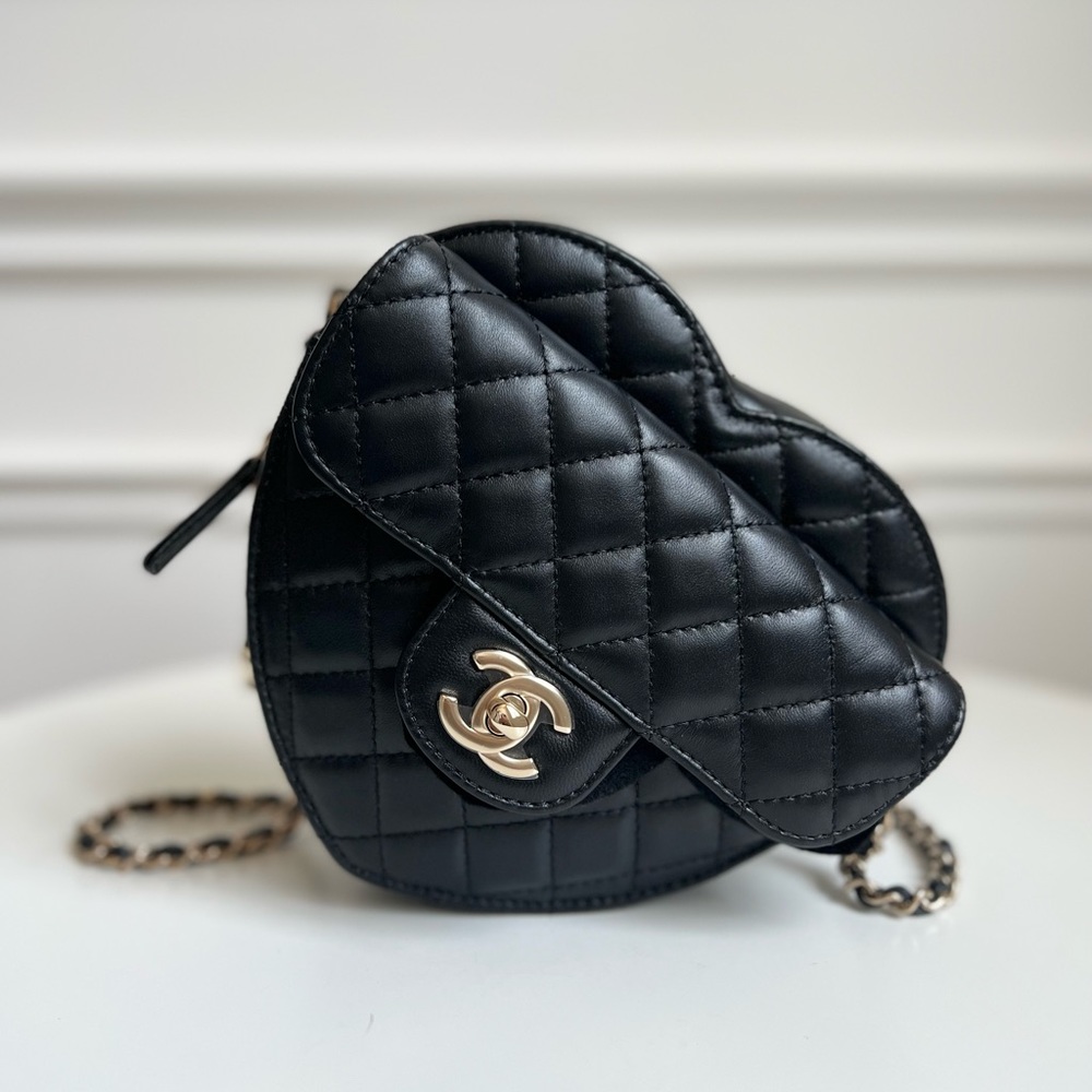 CHANEL CC IN LOVE